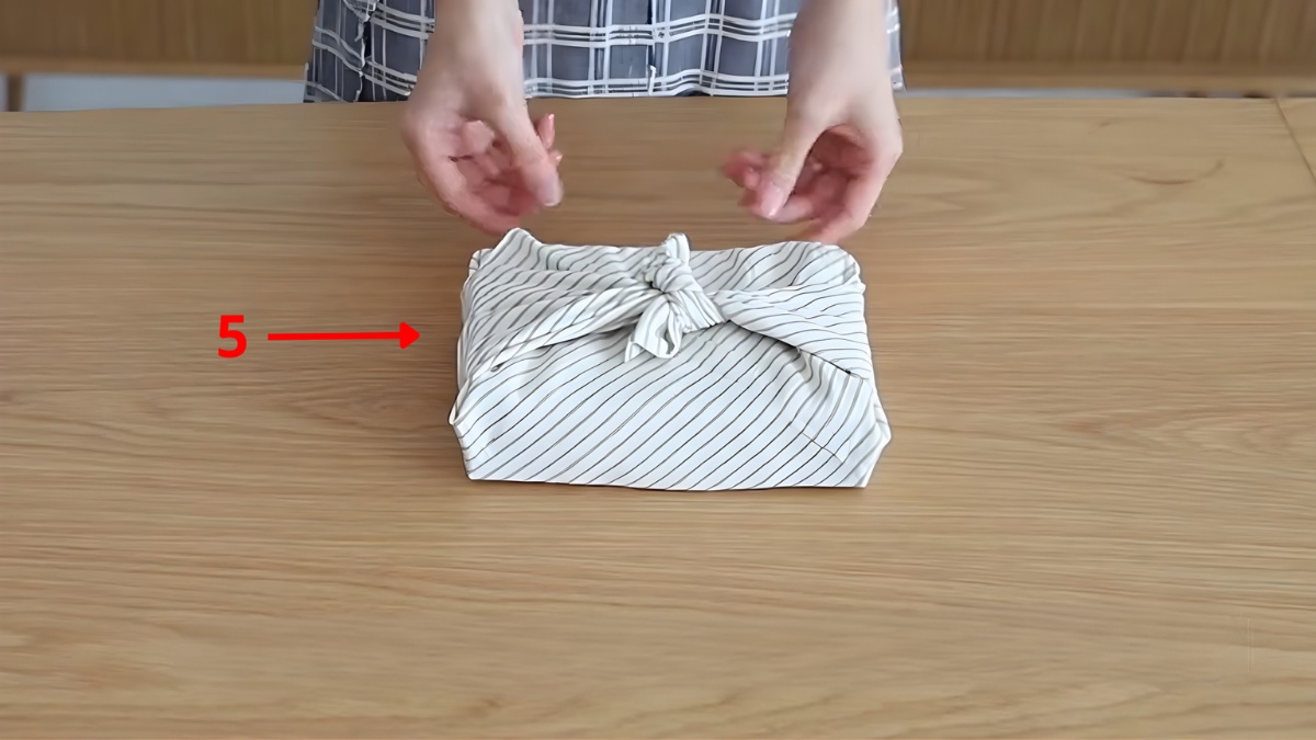 Cách gói quà 8/3 kiểu Nhật bằng vải (Furoshiki)