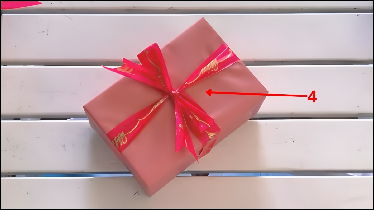 Cách gói quà 8/3 hình chữ nhật cổ điển 