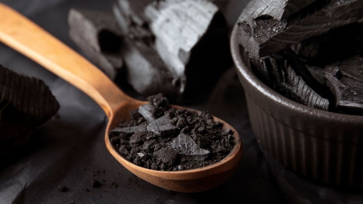 Cách khử mùi hôi tủ lạnh bằng than hoạt tính