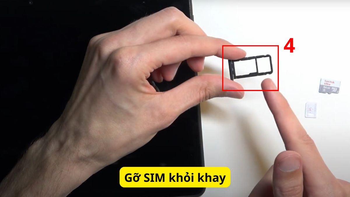 Cách tháo SIM khỏi máy tính bảng Huawei an toàn bước 3