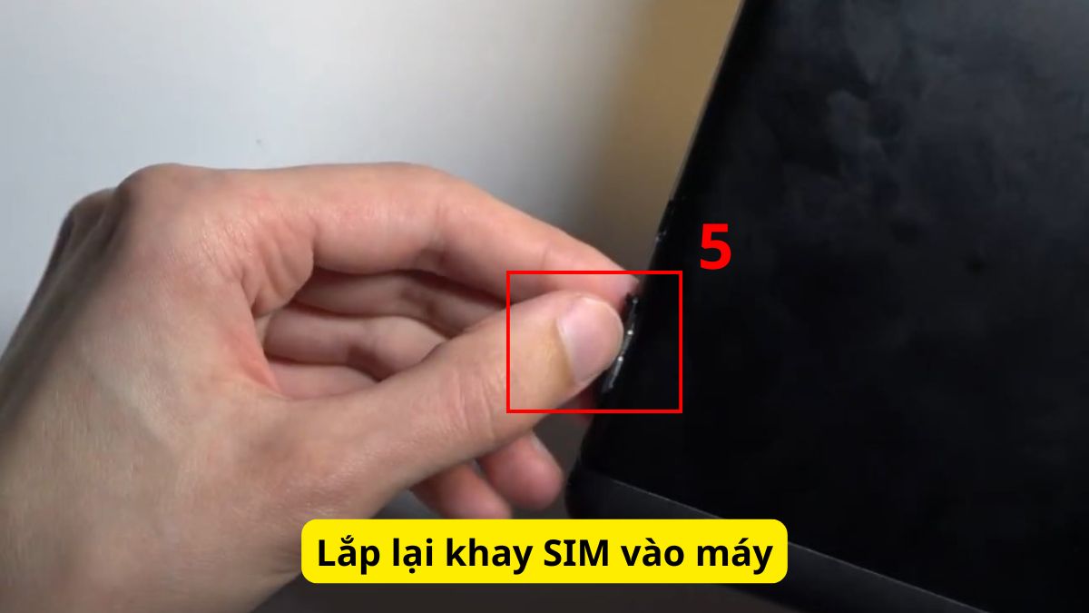 Cách tháo SIM khỏi máy tính bảng Huawei an toàn bước 4