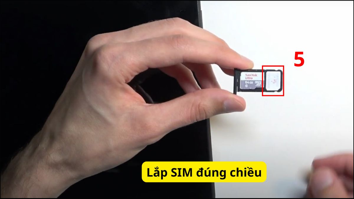 Hướng dẫn cách lắp SIM vào máy tính bảng Huawei  bước 3