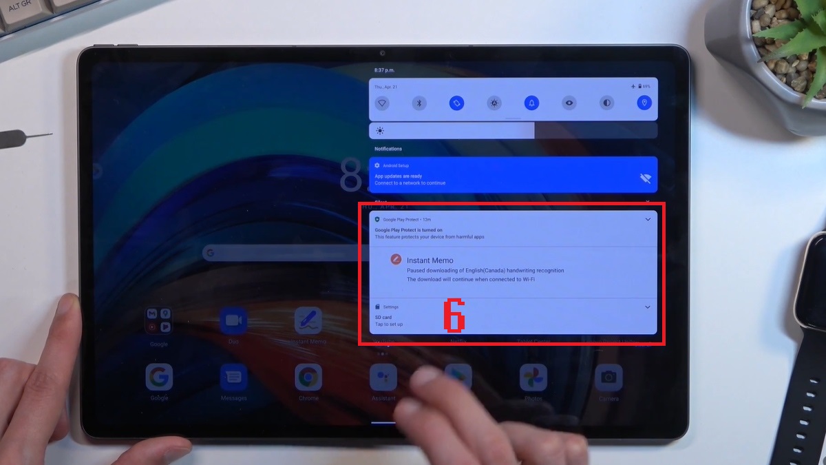 Hướng dẫn cách lắp SIM vào máy tính bảng Lenovo bước 5
