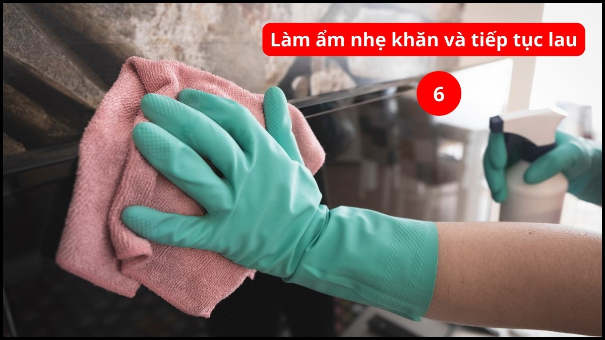 Cách lau màn hình tivi Samsung bước 3