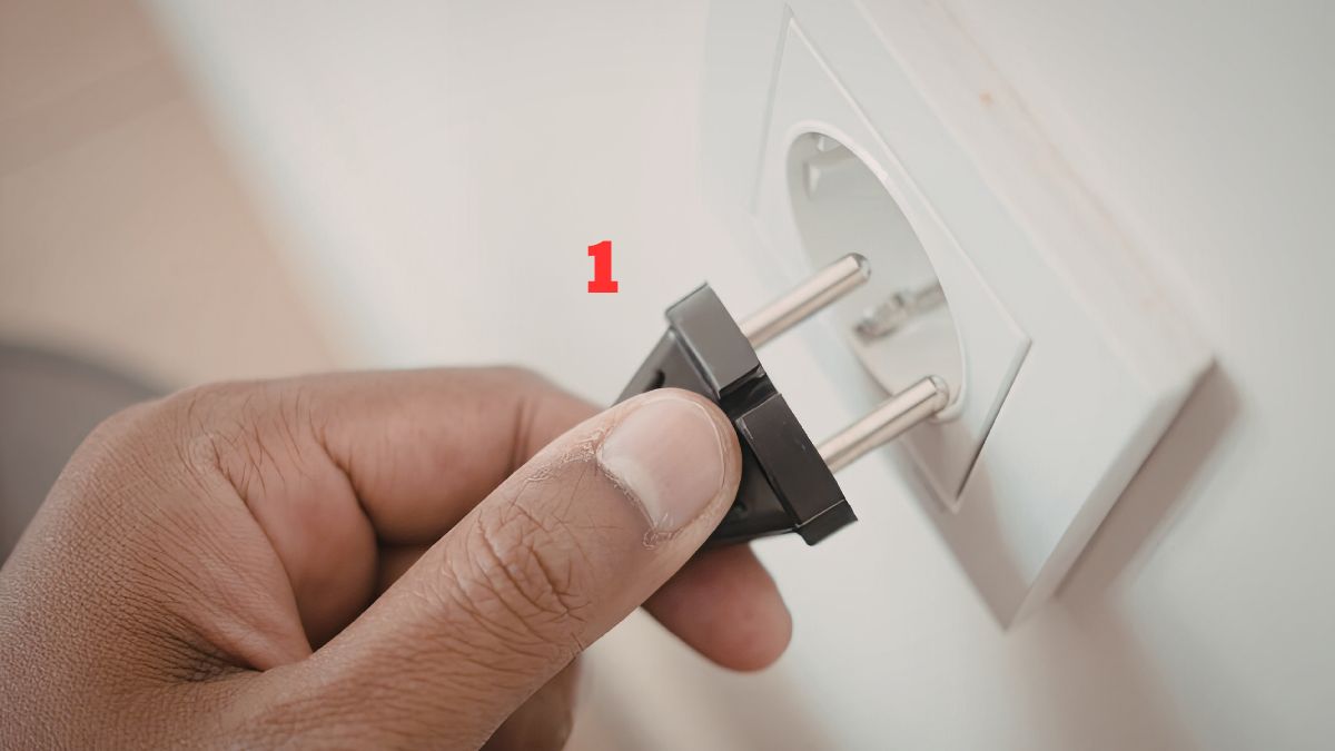 Cách mở máy chiếu bằng remote nhanh chóng bước 1