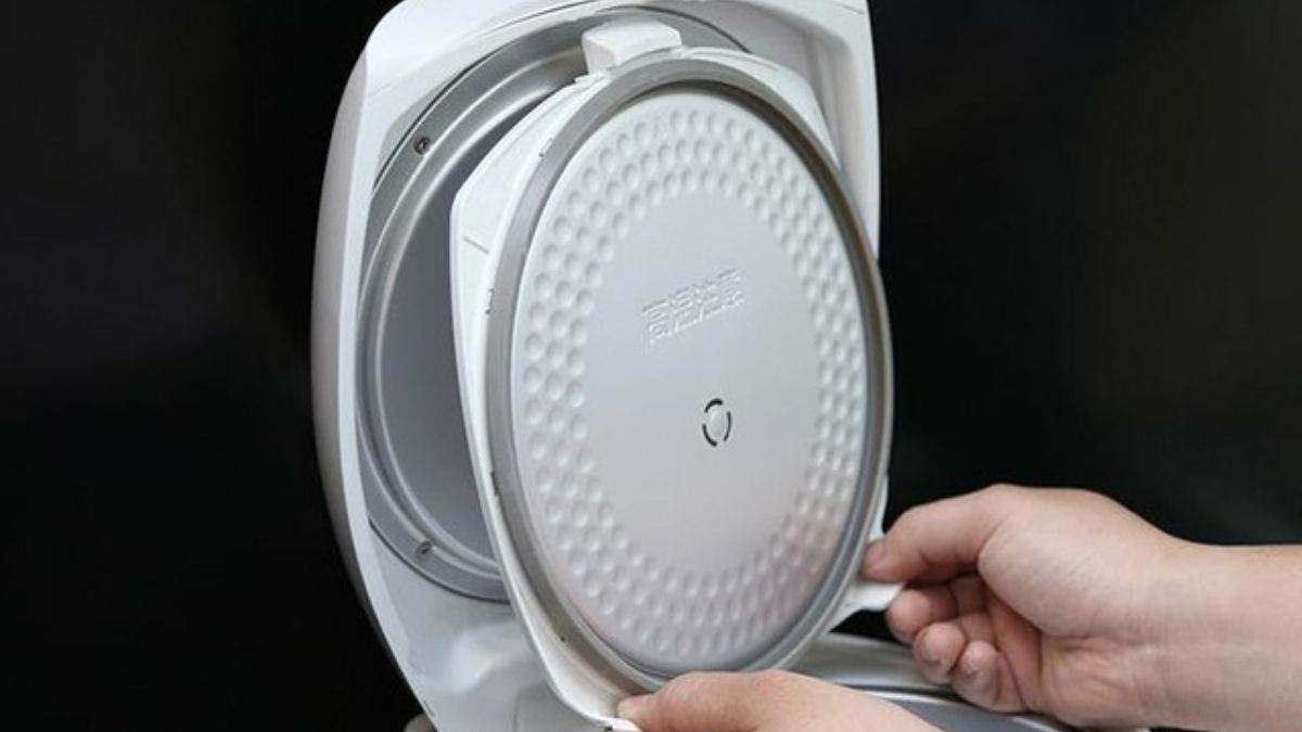 Cách vệ sinh nắp nồi cơm điện