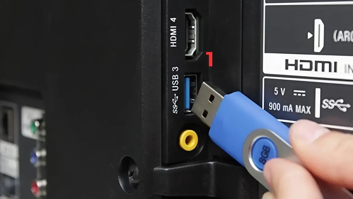 Cách cập nhật phần mềm tivi Samsung bằng USB bước 1