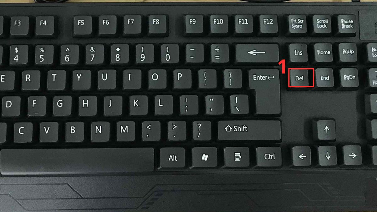 Sửa CPU chạy nhưng không lên màn hình: Reset BIOS Bước 1