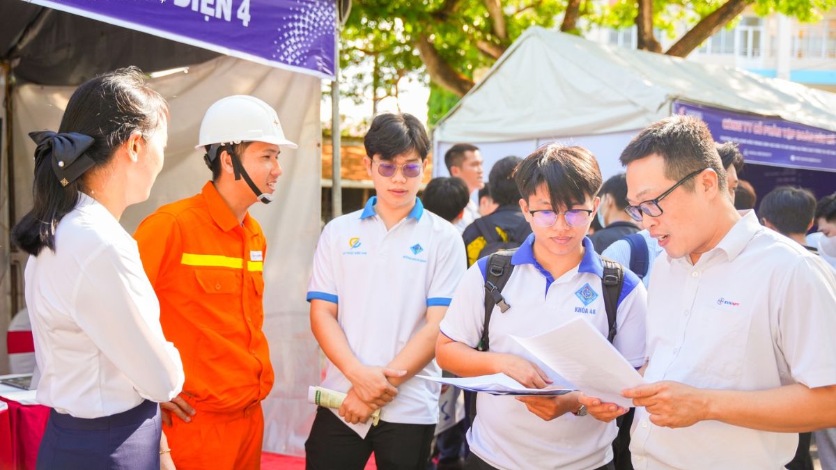 So sánh điểm chuẩn Đại học Cần Thơ 2025 vs 2024