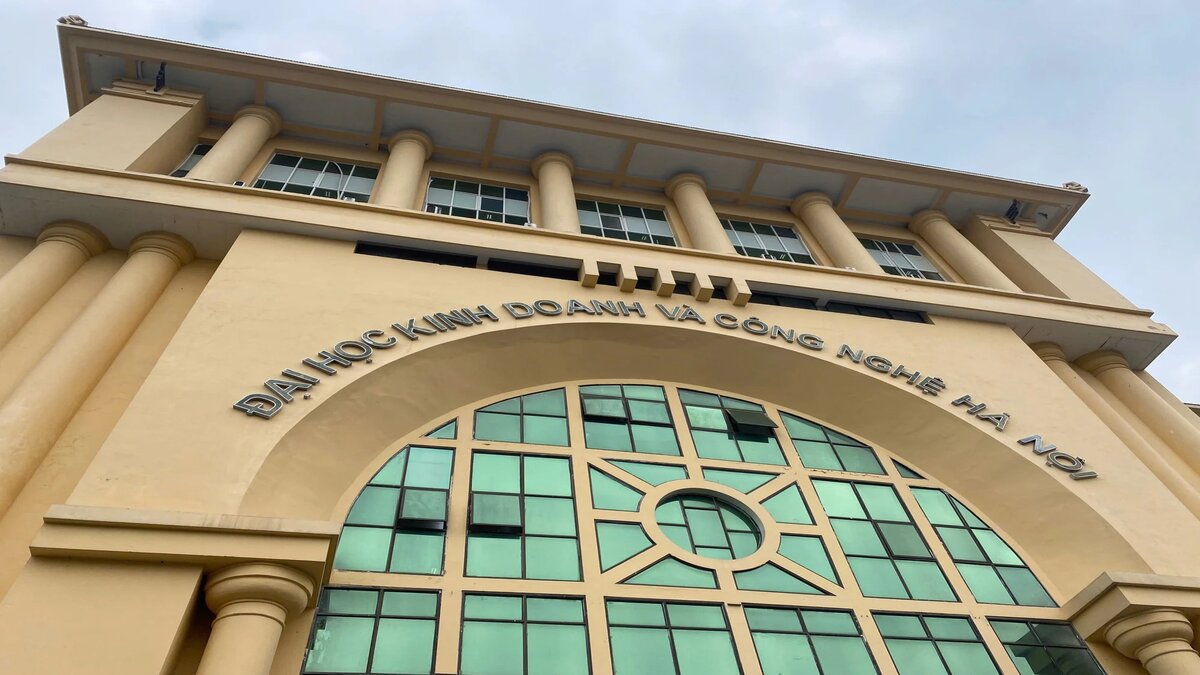 Điểm chuẩn Đại học Kinh doanh và Công nghệ 2025
