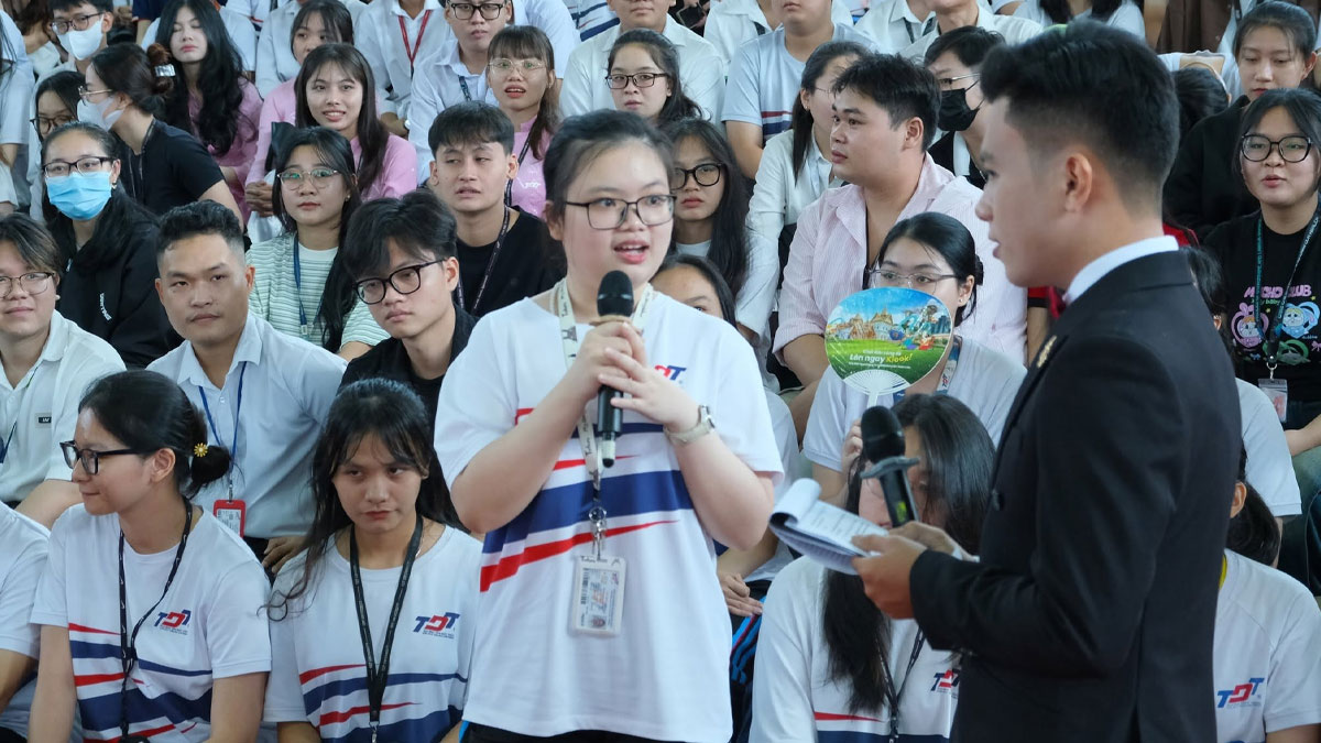 Quy định nộp chậm học phí và học lại