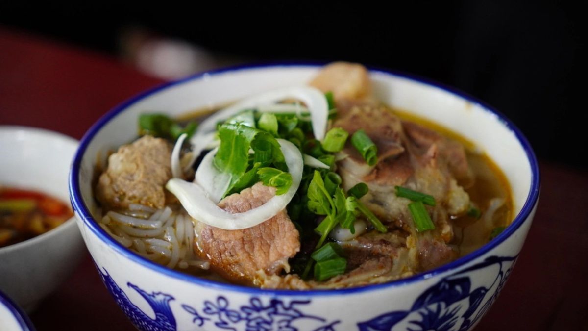 Hôm nay ăn gì món nước: Bún bò huế