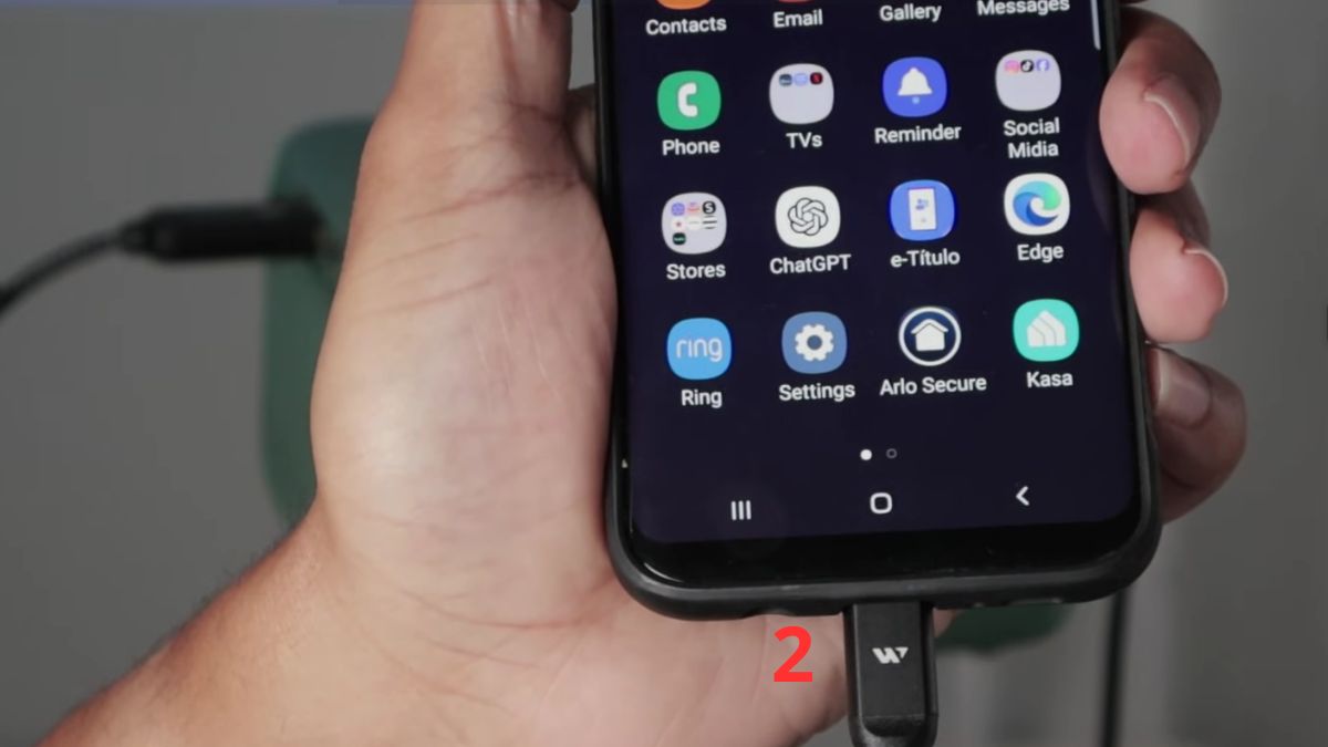 Cách kết nối điện thoại Android với máy chiếu qua HDMI bước 2