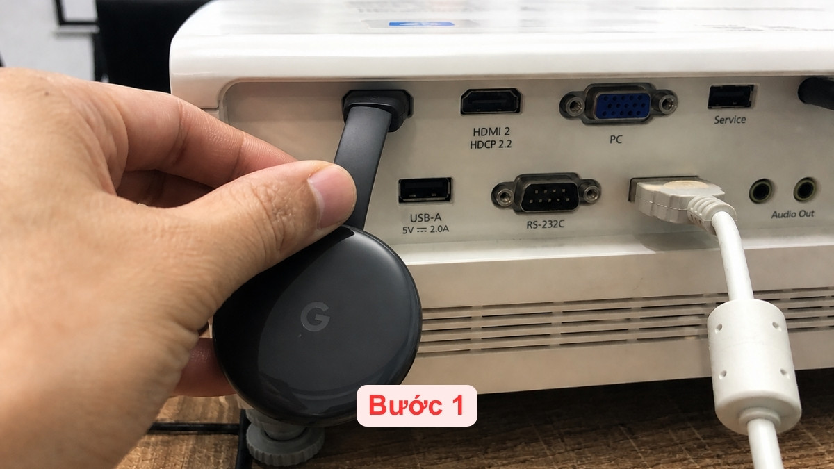 Kết nối iPhone với máy chiếu bằng Chromecast