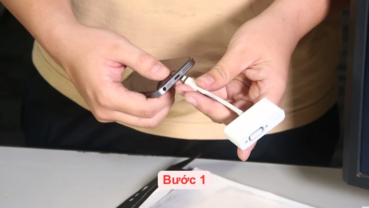 Kết nối iPhone với máy chiếu qua cổng VGA