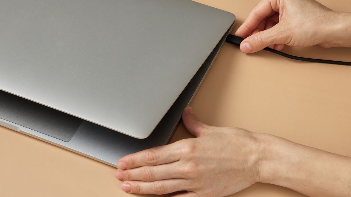 Nguyên nhân laptop Asus bị sập nguồn bật không lên: Lỗi sạc