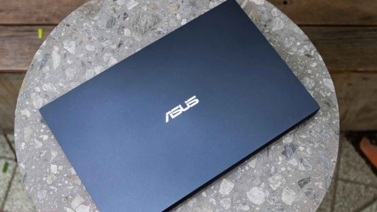 Laptop văn phòng màu đen mỏng nhẹ