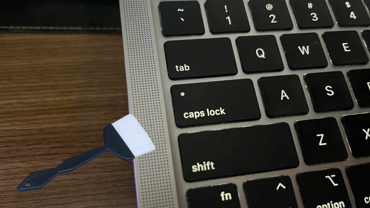 Cách khắc phục loa laptop bị rè: Vệ sinh loa