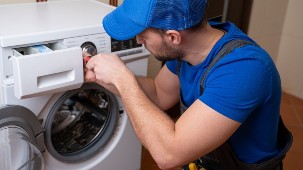 Khi nào cần gọi kỹ thuật viên sửa lỗi 1E máy giặt Samsung?