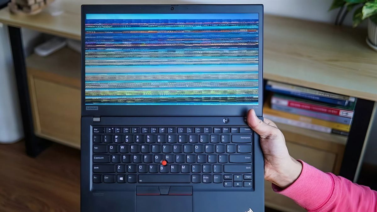 Các lỗi laptop thường gặp: Laptop bị đảo ngược màn hình