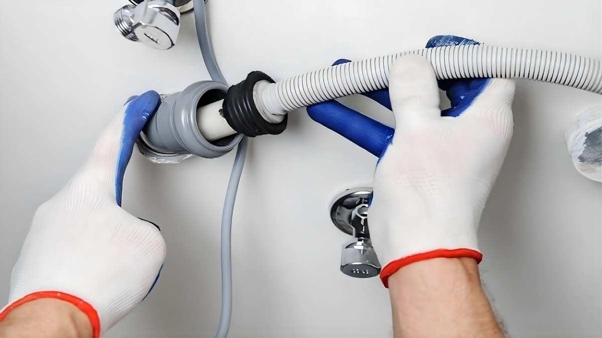 Khắc phục mã lỗi máy giặt Panasonic U11: Điều chỉnh lại vị trí ống thoát nước