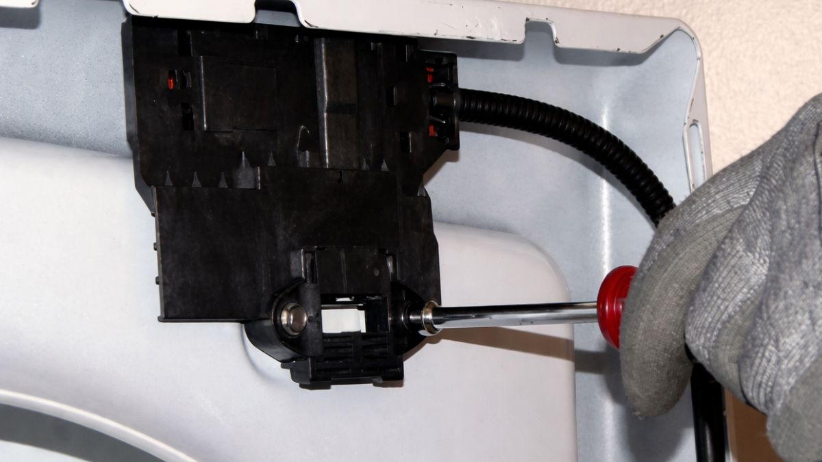 Nguyên nhân gây mã lỗi U13 máy giặt Panasonic: Công tắc chống rung bị lỗi