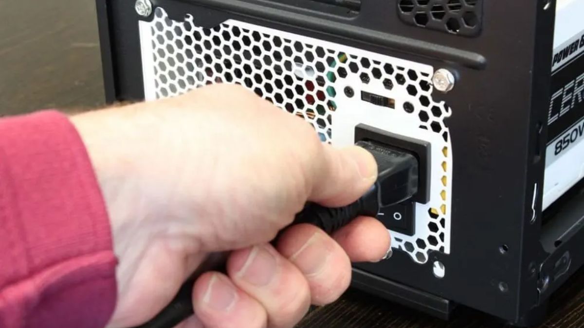 Cách khắc phục main báo đèn đỏ CPU: Kiểm tra lại nguồn CPU