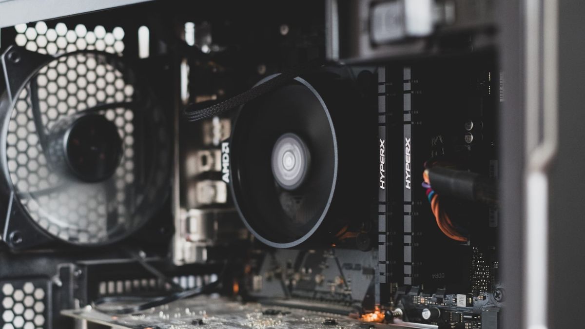 Cách khắc phục main báo đèn đỏ CPU: Kiểm tra quạt