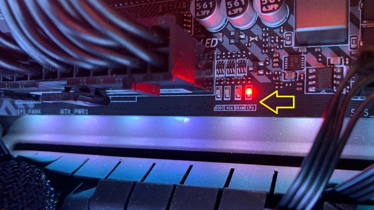 Main báo đèn đỏ CPU là gì? Nguyên nhân và cách khắc phục