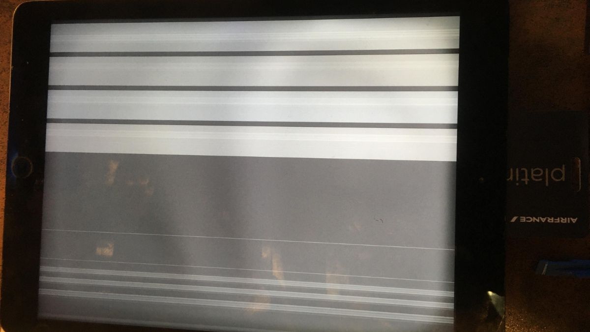 Nguyên nhân từ phần cứng làm màn hình iPad Air 2 bị nhòe màu