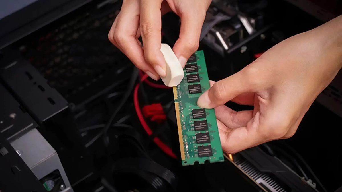 Sửa màn hình laptop bị sọc ngang nhấp nháy: Kiểm tra RAM