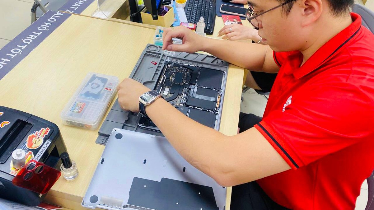 Sửa màn hình laptop bị sọc do hỏng phần cứng bước 3