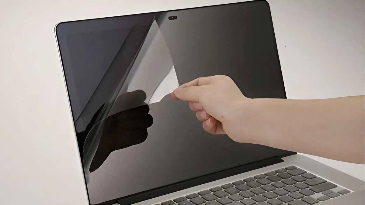 Sử dụng tấm dán để tránh màn hình máy tính bị đốm sáng