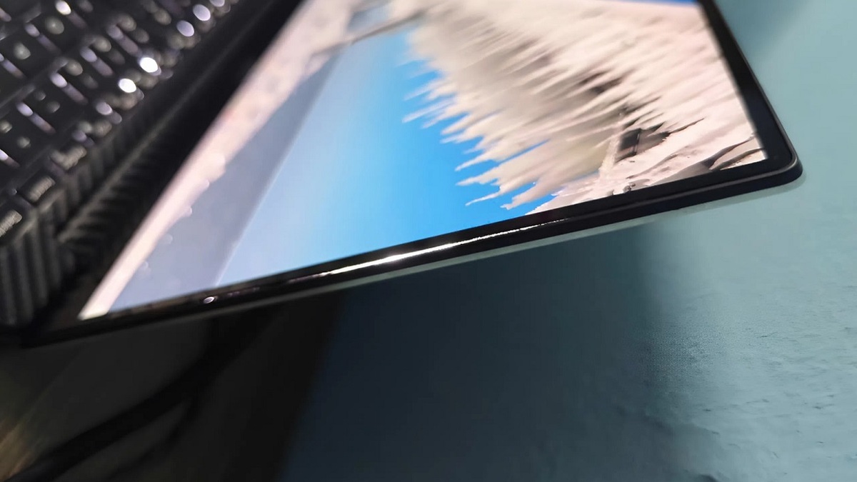 Dấu hiệu nhận biết màn hình máy tính bị hở viền