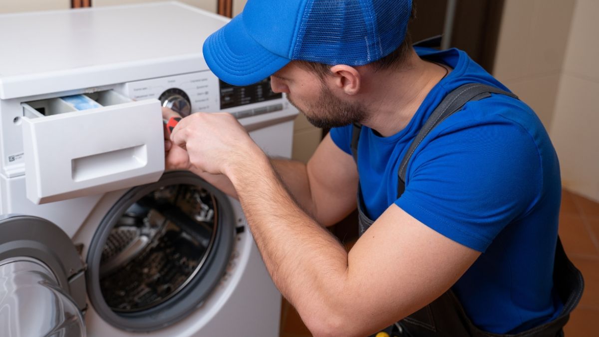 nên gọi kỹ thuật viên khi máy giặt không giặt được dù đã kiểm tra chương trình