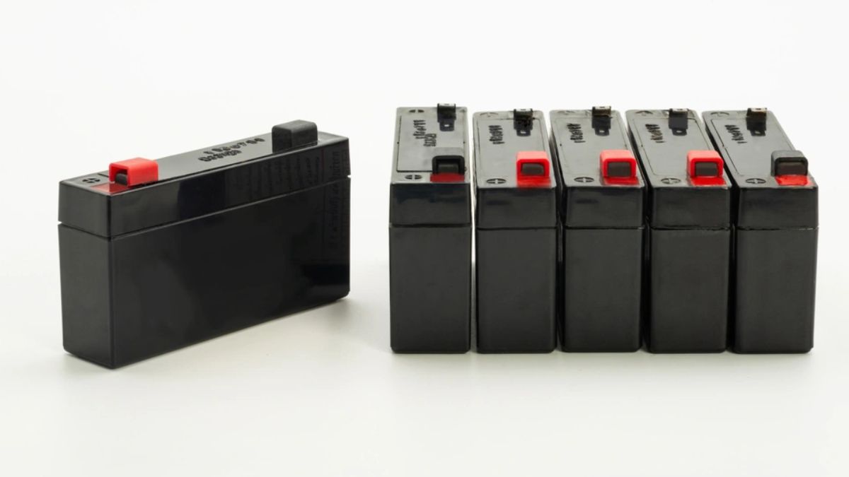 Hệ thống máy lạnh 1HP chạy điện mặt trời gồm những gì?