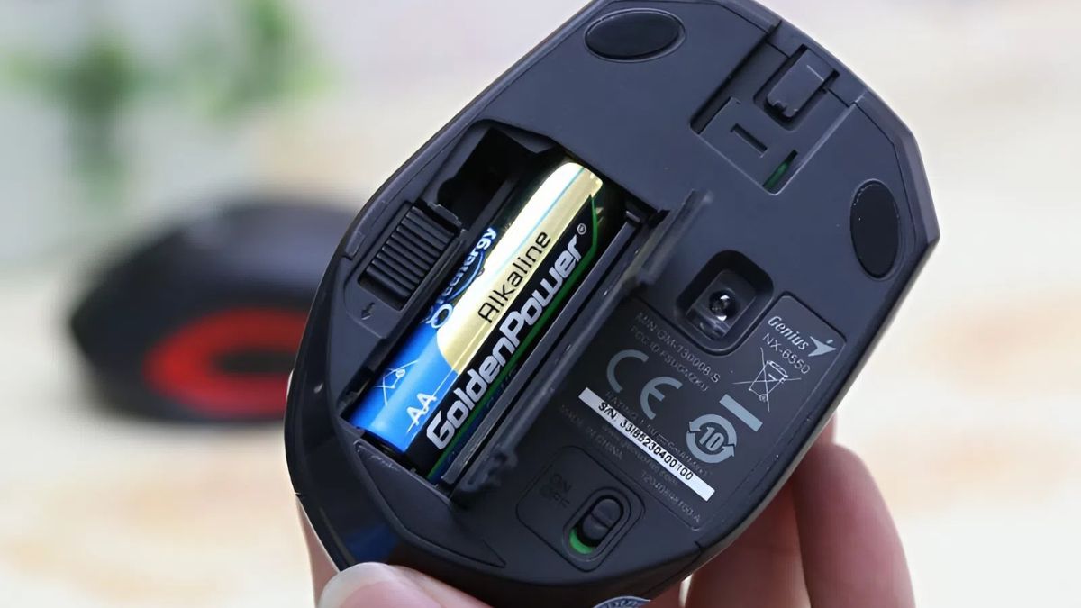 Sửa máy tính không nhận chuột: Kiểm tra pin