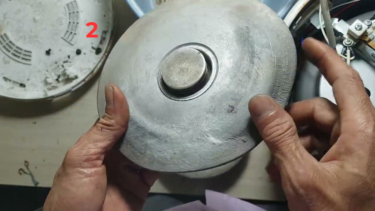 Cách sửa nồi cơm điện bị nhảy sớm: Thay mâm nhiệt