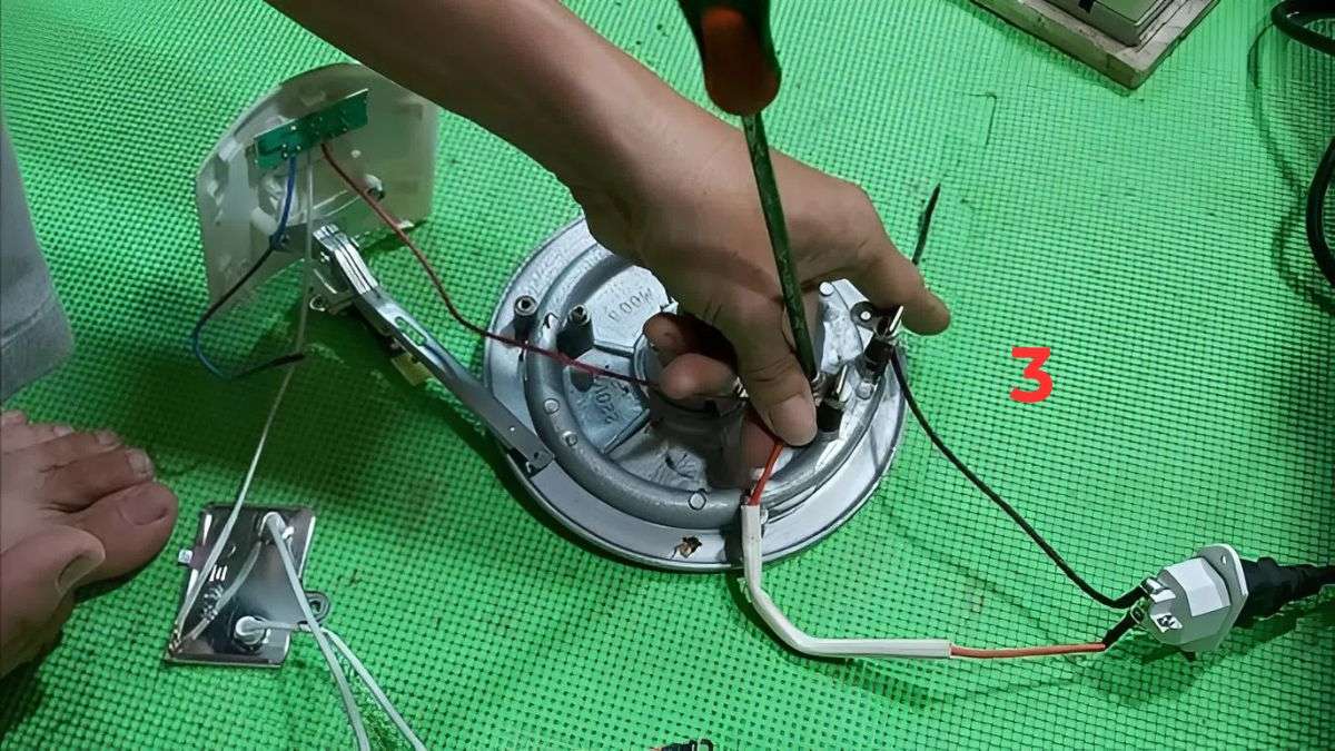 Cách sửa nồi cơm điện bị nhảy sớm: Thay mâm nhiệt