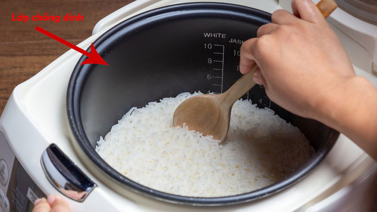 Nồi cơm điện bị tróc lớp chống dính llam bị cháy khét