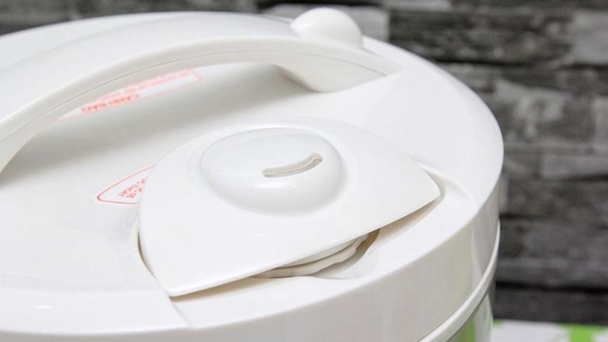 Nồi cơm điện có mấy bộ phận chính?