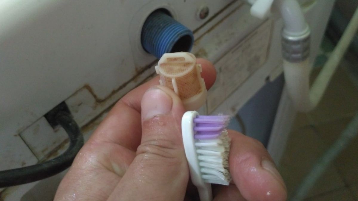 Cách phòng tránh tình trạng nước vào máy giặt yếu tái diễn