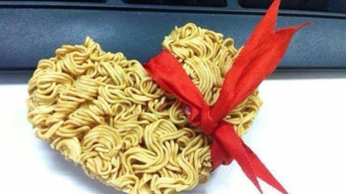 Quà 8/3 bựa là những món quà mang tính chọc cười