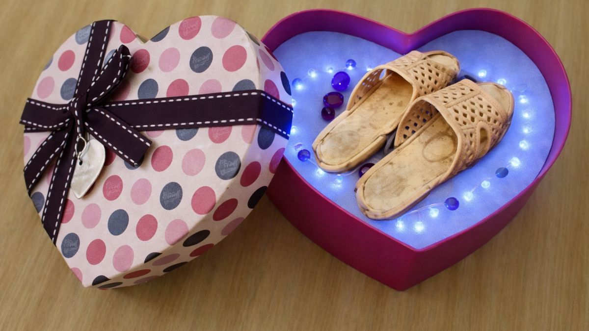 Quà 8/3 bựa cho bạn thân