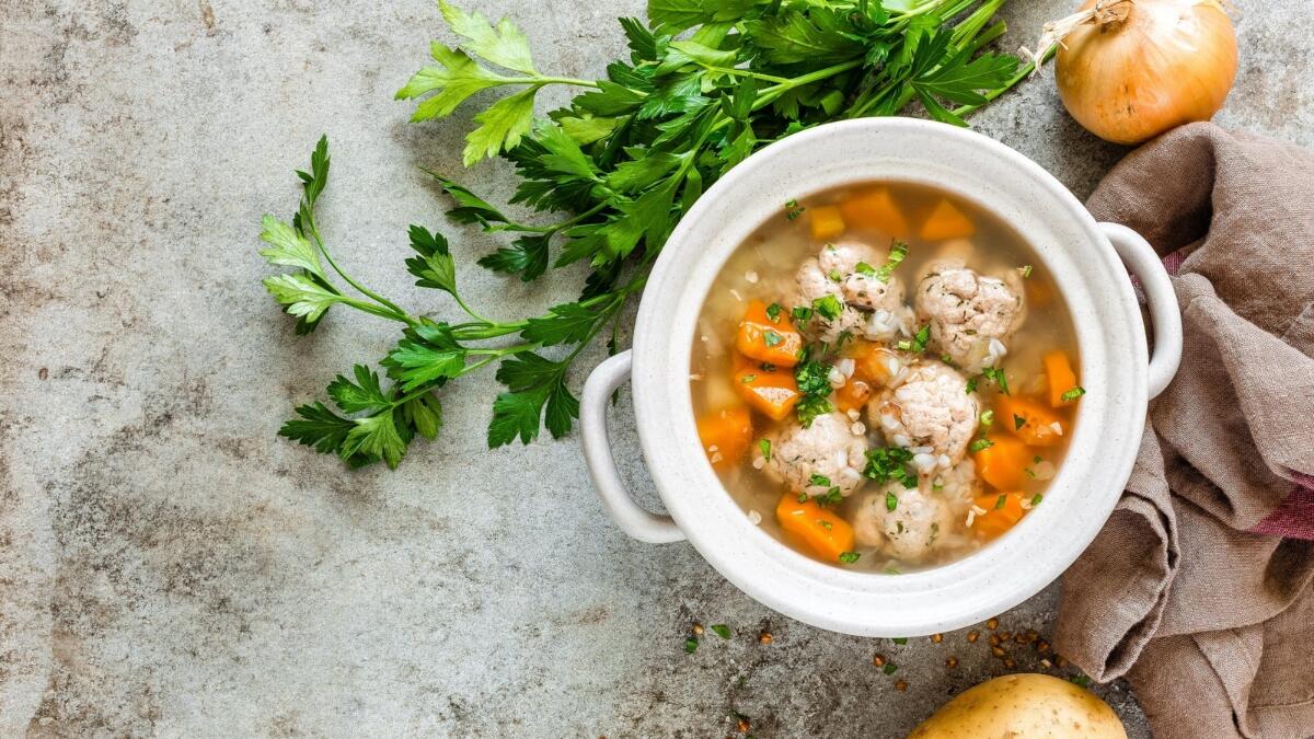 thịt xay làm món gì ngon: Canh rau củ nấu thịt vai xay