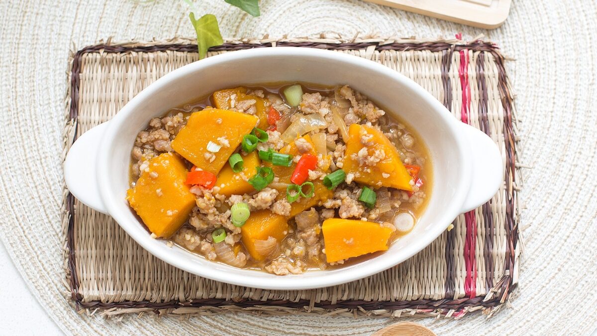 thịt xay làm món gì ngon: Canh nấm thịt băm bí đỏ