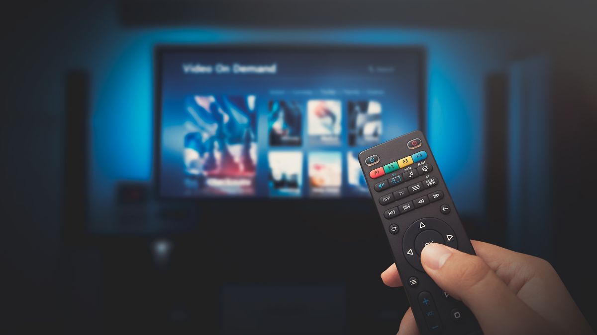 Kiểm tra tivi Sony không nhận điều khiển do tivi hay remote