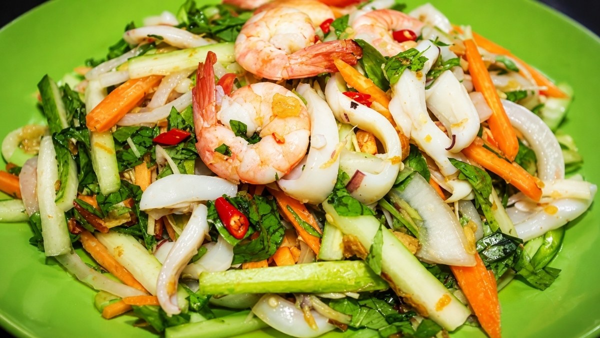 Các món gỏi và món cuốn từ tôm thanh mát, chống ngán