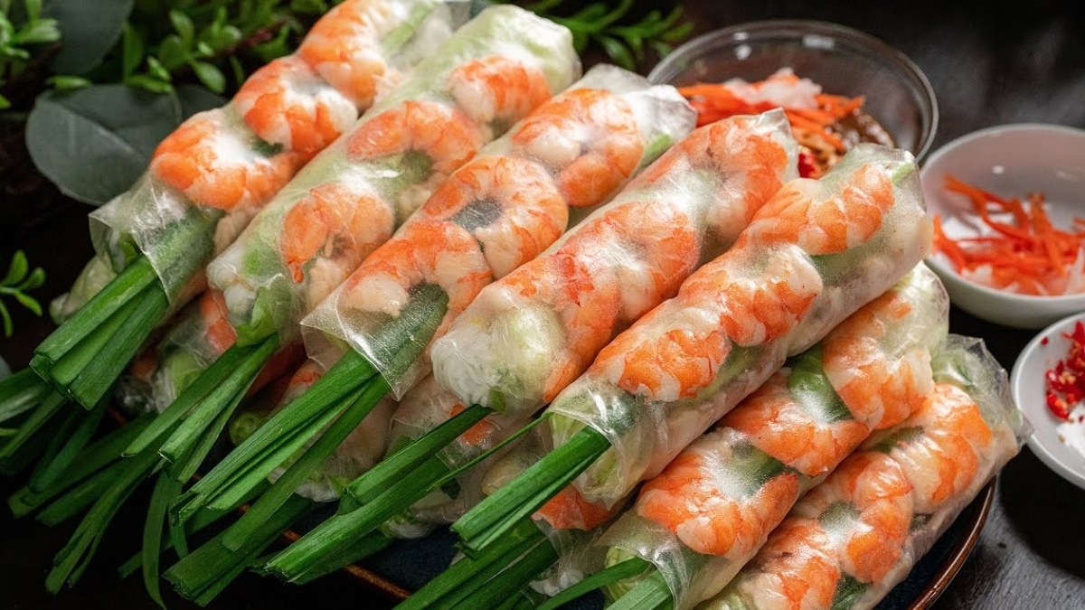 Các món gỏi và món cuốn từ tôm thanh mát, chống ngán