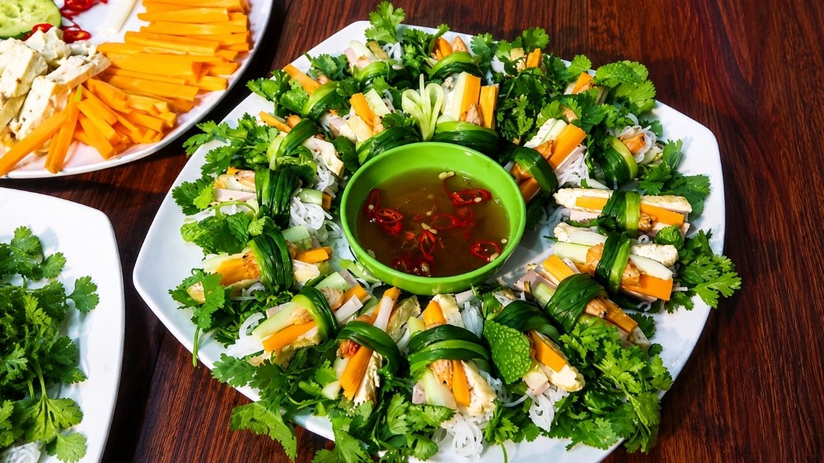Các món gỏi và món cuốn từ tôm thanh mát, chống ngán